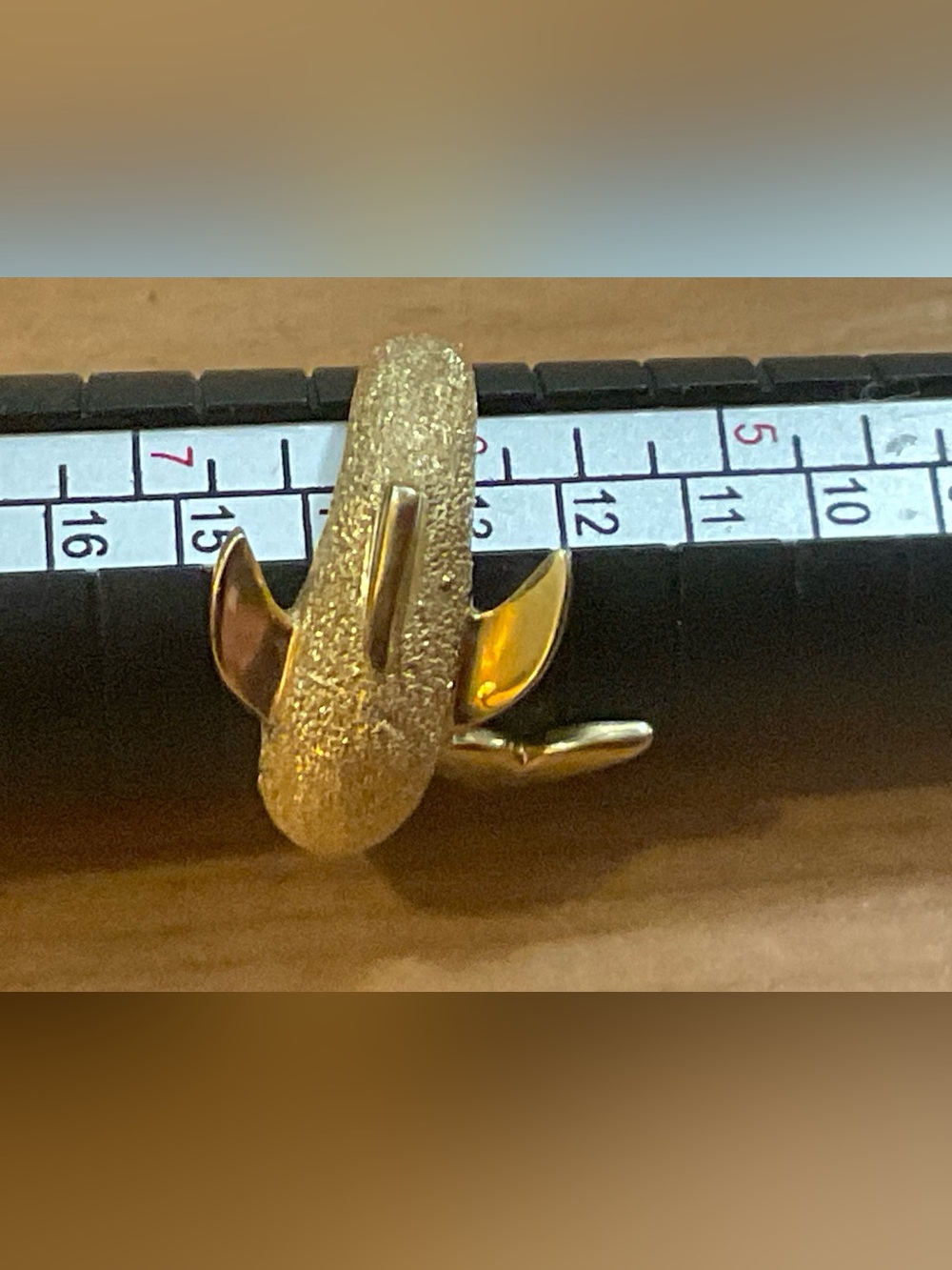 Beverly Hills Gold: 14k. Wrap around dolphin ring with diamond eyes size six (6) - Picture 6 of 6